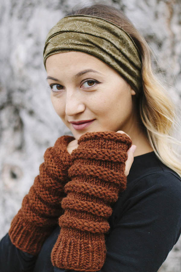 Winter hand knit woolen River Ripples Hobo Gloves